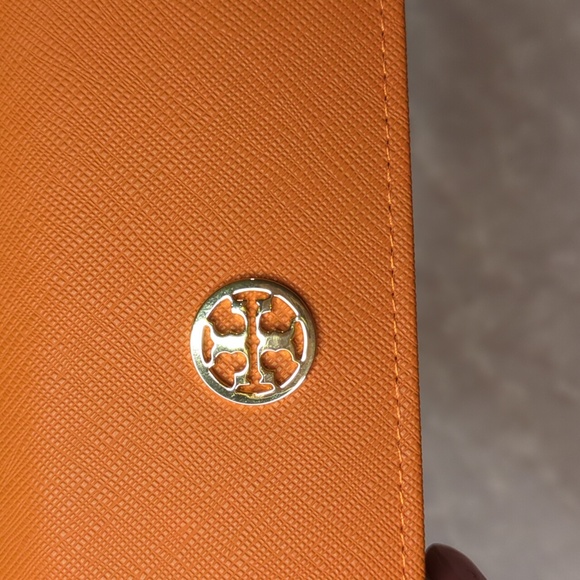 Tory Burch Black Sunglasses with Branded Case - Picture 9 of 9